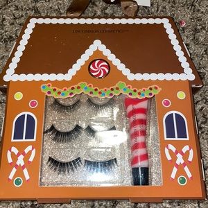 Never used lashes with lip gloss